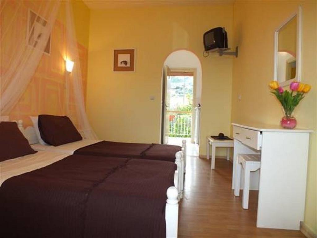 Hotel Firefly *